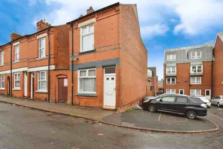 Casa para venda em Longcliffe Road‚  Leicester‚ LE5