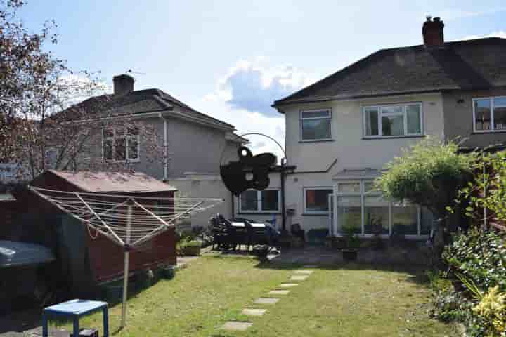 Casa para venda em Arbroath Road‚  London‚ SE9