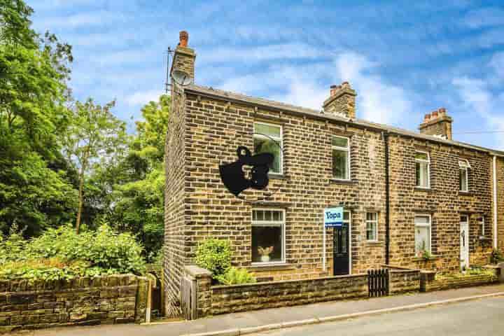 House for sale in Dearneside Road‚  Huddersfield‚ HD8