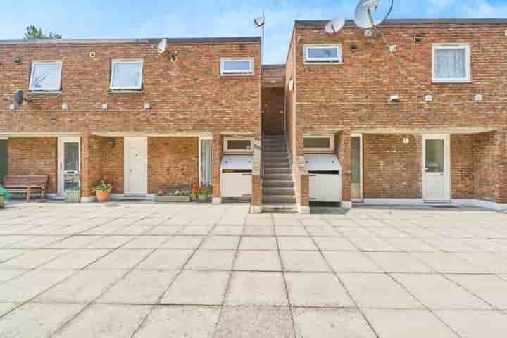Apartment for sale in Avenue Road‚  Southall‚ UB1