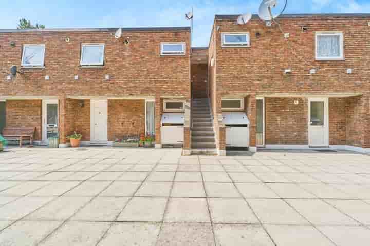 Apartment for sale in Avenue Road‚  Southall‚ UB1