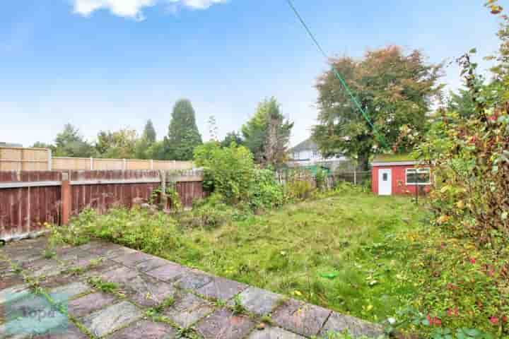 Casa para venda em Culverhouse Road‚  Luton‚ LU3