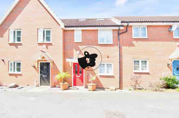 Casa para venda em Dock Walk‚  Romford‚ RM3