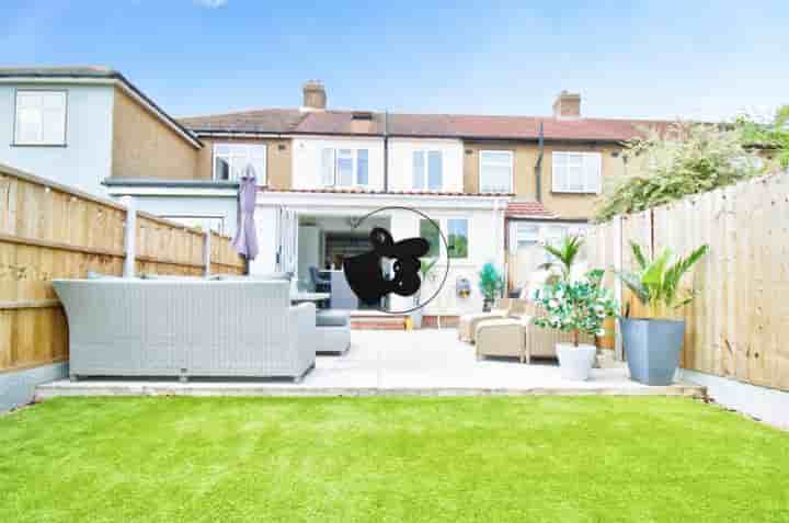 House for sale in Cross Road‚  Romford‚ RM7