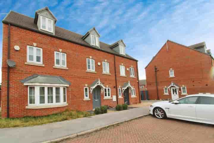 House for sale in Canalside View‚  Mexborough‚ S64