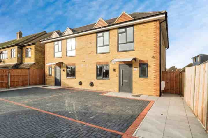 Casa en venta en Berwick Pond Close‚  Rainham‚ RM13