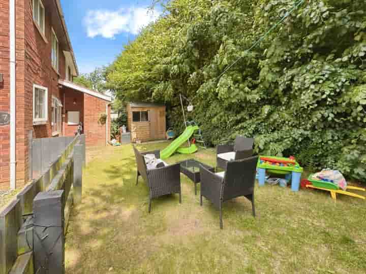 Apartment for sale in Melton Garth‚  Leeds‚ LS10