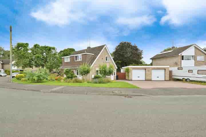 House for sale in Mauntley Avenue‚  Brigstock‚ NN14