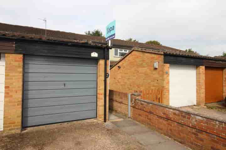 Casa para venda em Ashdown Road‚  Uxbridge‚ UB10