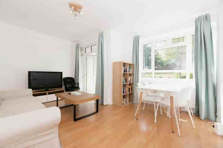 Wohnung zum Verkauf in Albert Drive‚  London‚ SW19