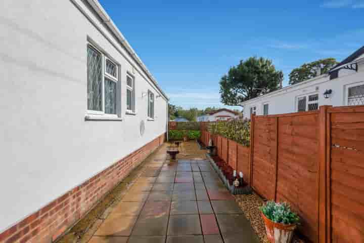 Other for sale in Riverhill Gardens‚  Worcester Park‚ KT4