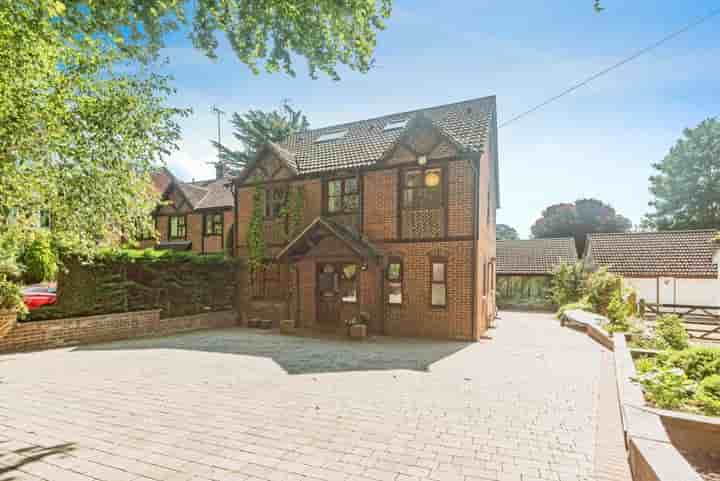 House for sale in Kidmore Road‚  Reading‚ RG4