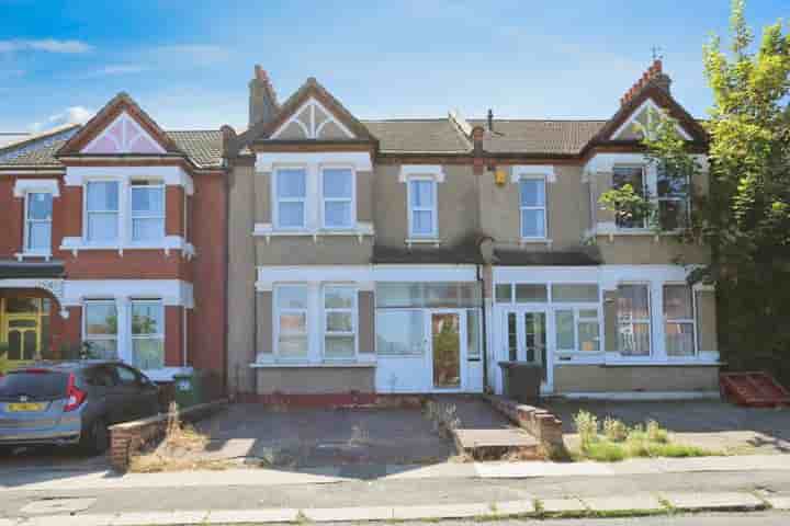 House for sale in Hazelbank Road‚  London‚ SE6