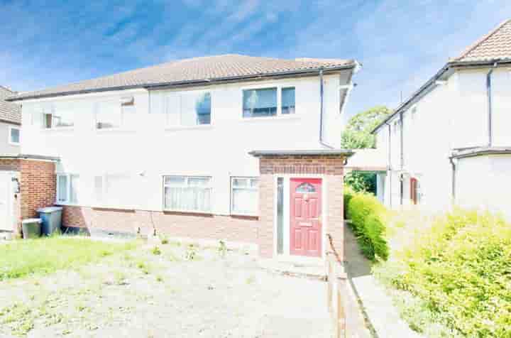 House for sale in Grey Towers Gardens‚  Hornchurch‚ RM11