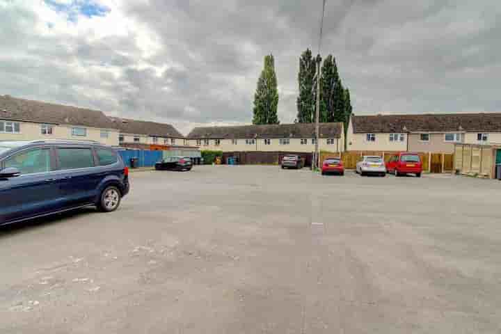 Casa para venda em Purcell Avenue‚  Lichfield‚ WS13