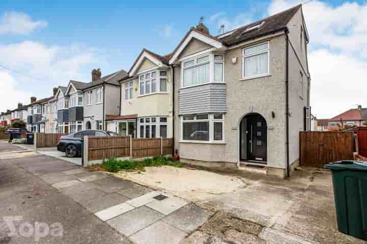 House for sale in James Road‚  Dartford‚ DA1