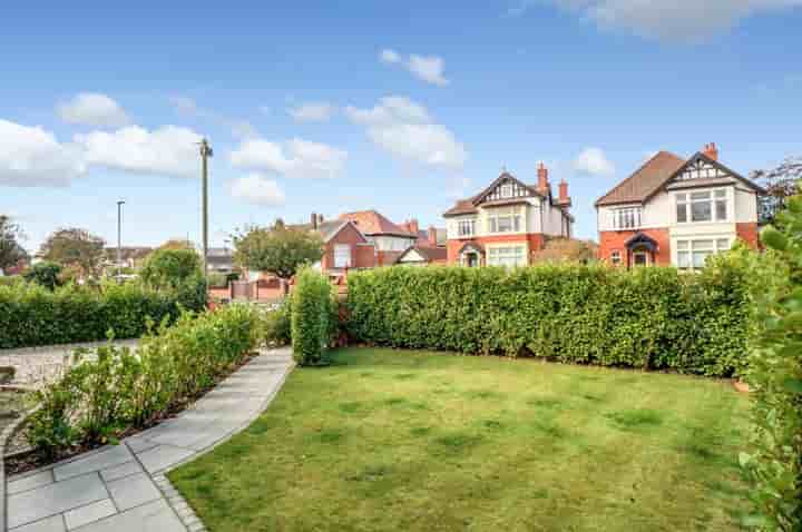 Casa para venda em Bromley Road‚  Lytham St. Annes‚ FY8