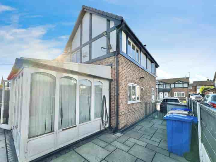 House for sale in Clitheroe Close‚  Heywood‚ OL10