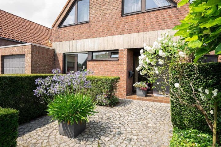 House for sale in Krefeld-Fischeln, Germany - Image 2