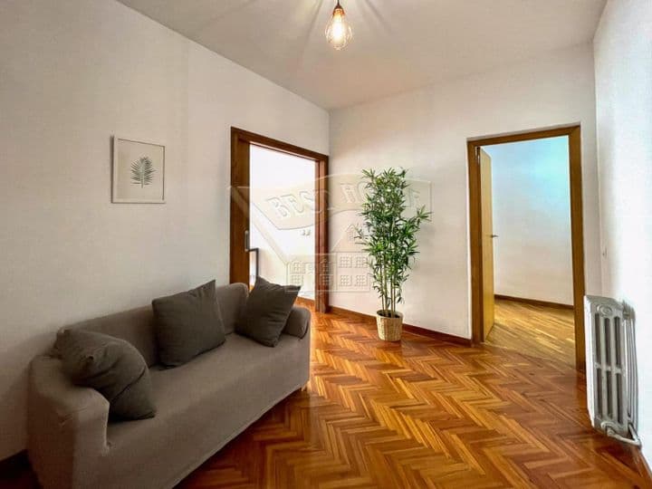 4 bedrooms apartment for rent in Jaume Roig, Spain - Image 2