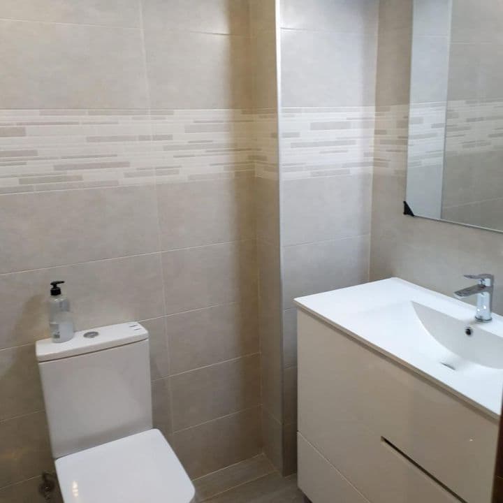 3 bedrooms apartment for rent in Santiago de Compostela, Spain - Image 9