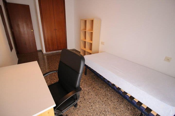 4 bedrooms apartment for rent in Algiros, Spain - Image 7