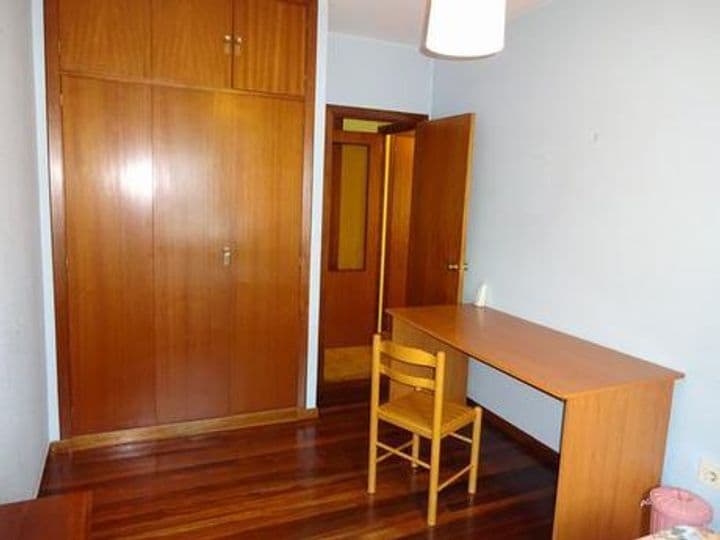 3 bedrooms apartment for rent in Santiago de Compostela, Spain - Image 4