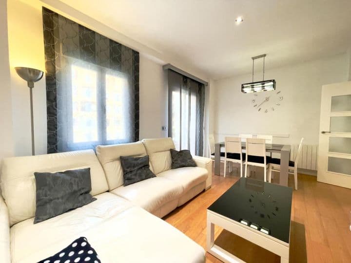 3 bedrooms apartment for rent in Algiros, Spain - Image 2