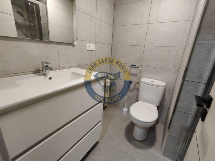 1 bedroom apartment for rent in Leon, Spain - Image 10