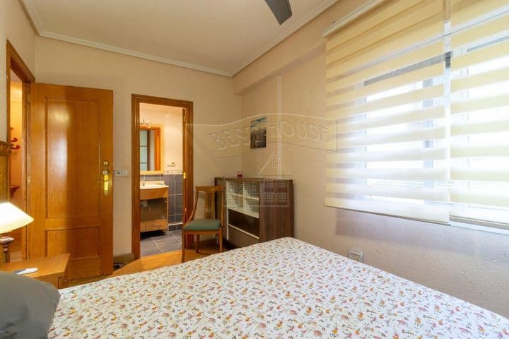 3 bedrooms apartment for rent in En Corts, Spain - Image 9