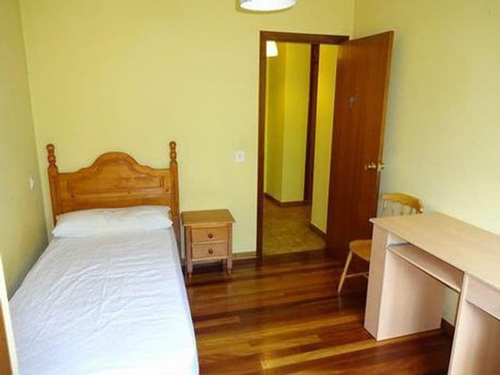 3 bedrooms apartment for rent in Santiago de Compostela, Spain - Image 2