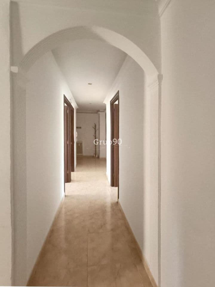 4 bedrooms apartment for rent in Lleida, Spain - Image 11