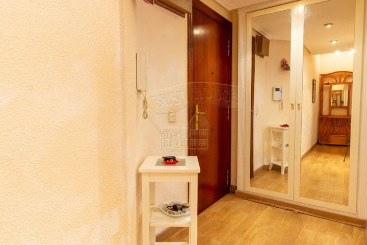 3 bedrooms apartment for rent in En Corts, Spain - Image 5