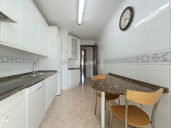 4 bedrooms apartment for rent in Lleida, Spain - Image 4