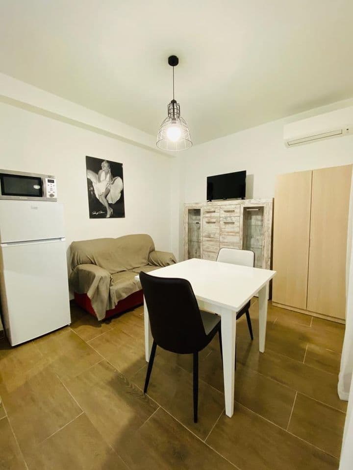 Apartment for rent in Figares, Spain - Image 2