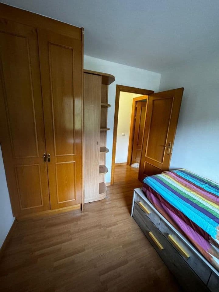 2 bedrooms apartment for rent in Huesca, Spain - Image 8