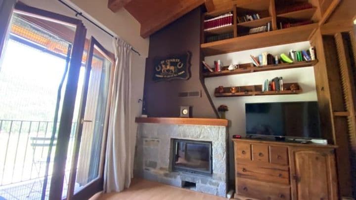 2 bedrooms apartment for rent in Huesca, Spain - Image 3