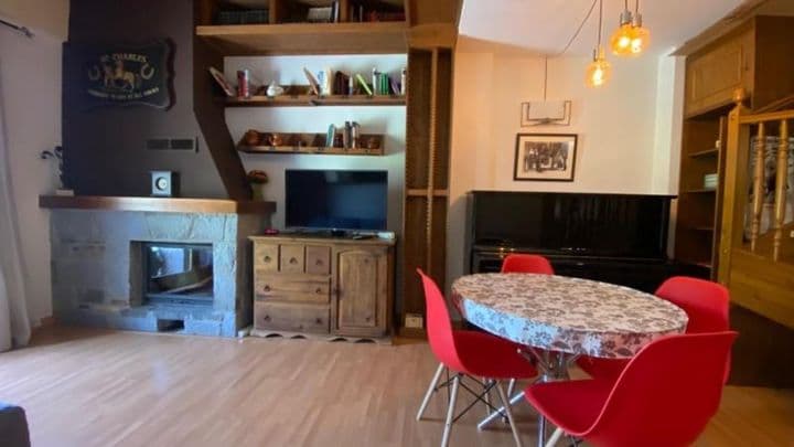 2 bedrooms apartment for rent in Huesca, Spain - Image 12