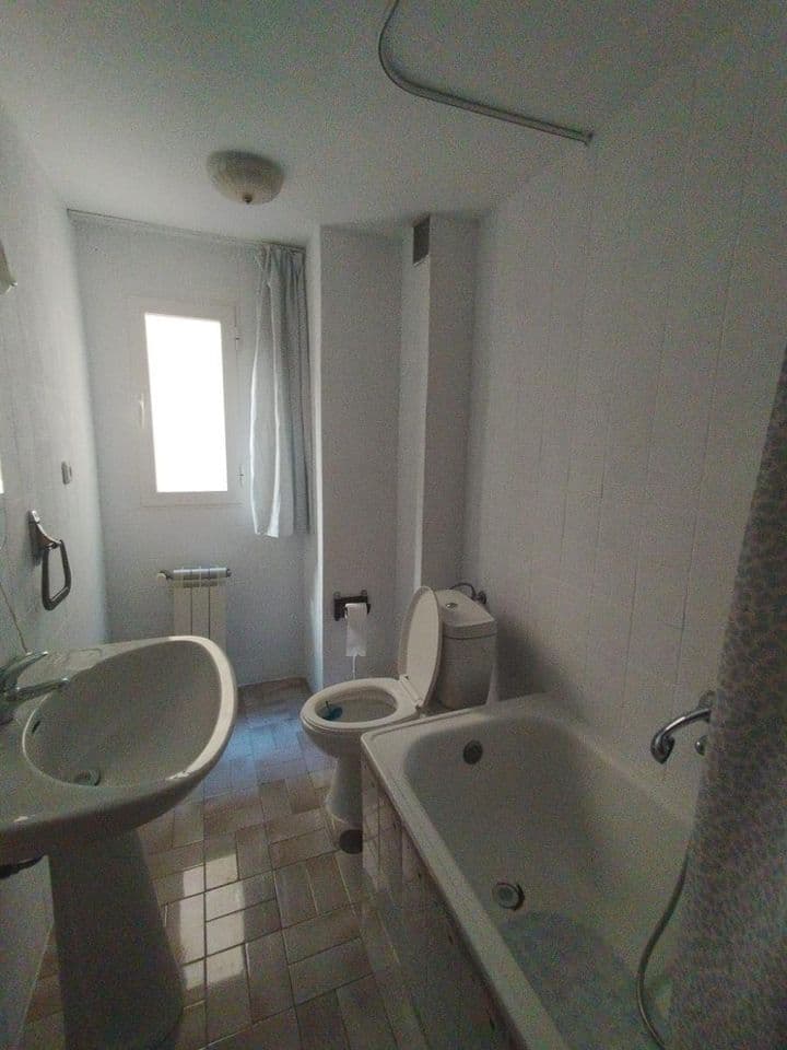 4 bedrooms apartment for rent in Beiro, Spain - Image 6