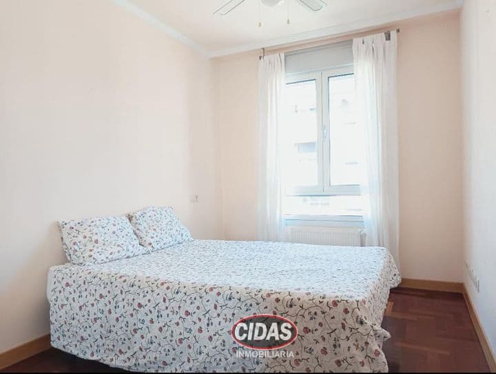 3 bedrooms apartment for rent in Oviedo, Spain - Image 12