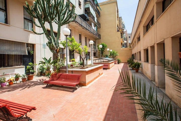 2 bedrooms apartment for rent in Ciutat Vella, Spain - Image 10