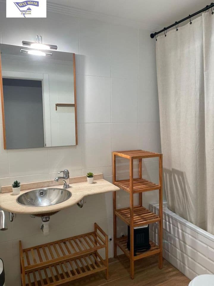 2 bedrooms apartment for rent in Albacete, Spain - Image 9