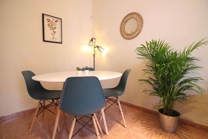 2 bedrooms apartment for rent in La Bordeta-Hostafrancs, Spain - Image 3