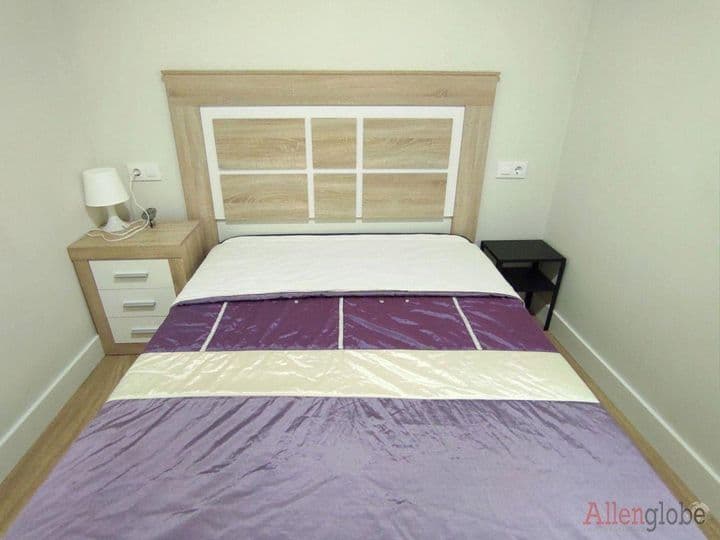 2 bedrooms apartment for rent in Oviedo, Spain - Image 10