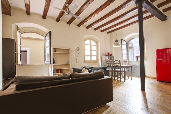 2 bedrooms apartment for rent in Ciutat Vella, Spain - Image 3