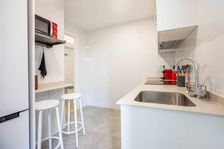 3 bedrooms apartment for rent in Sagrada Familia, Spain - Image 8