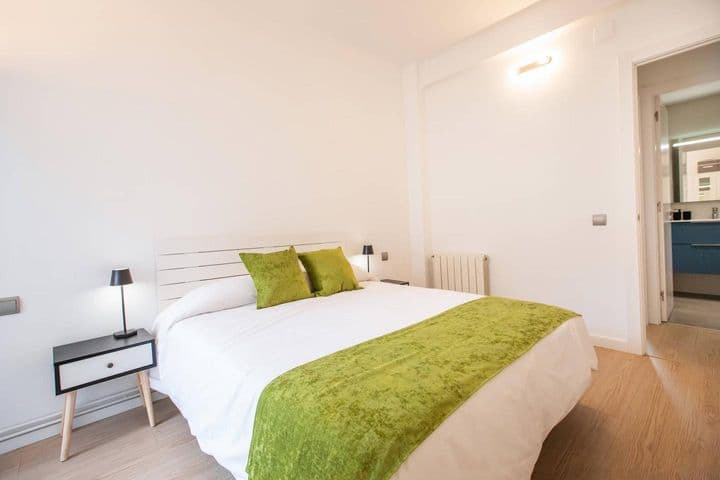 3 bedrooms apartment for rent in Sagrada Familia, Spain - Image 10