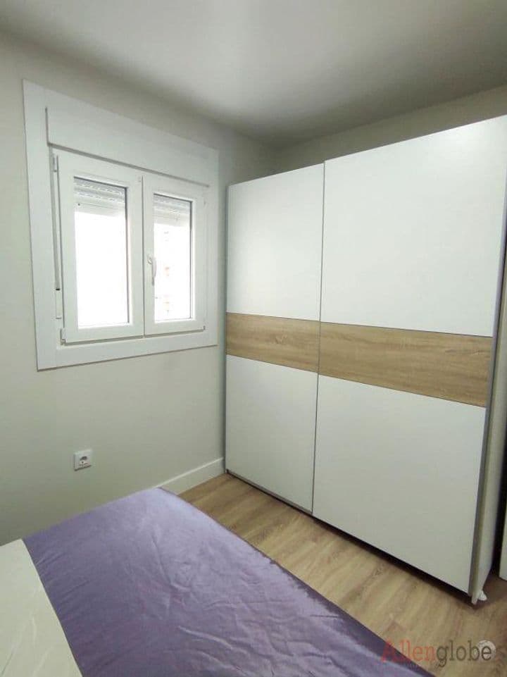 2 bedrooms apartment for rent in Oviedo, Spain - Image 8