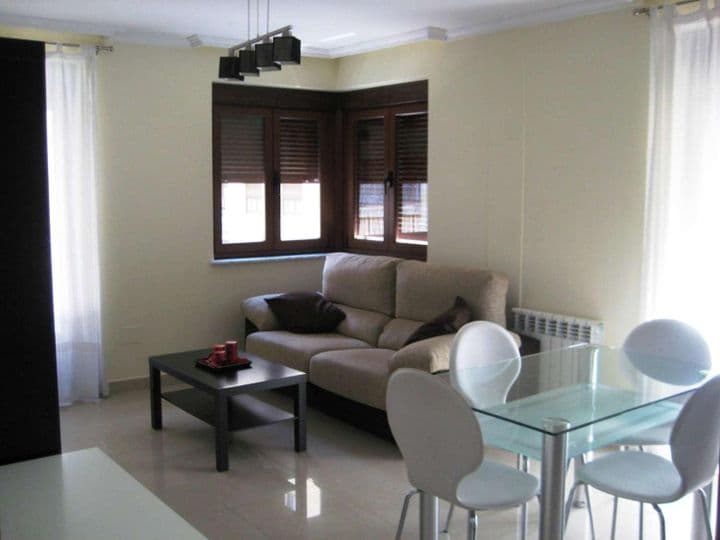 1 bedroom apartment for rent in Salamanca, Spain - Image 2