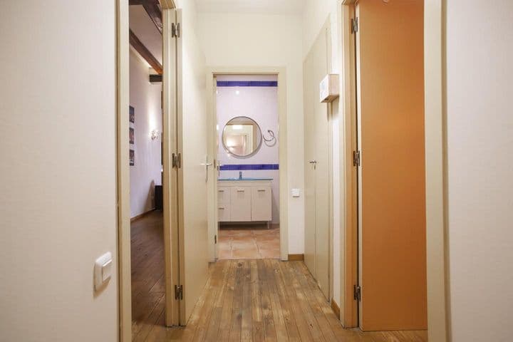 2 bedrooms apartment for rent in Ciutat Vella, Spain - Image 9